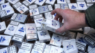Странна походка издаде контрабандистки на цигари
