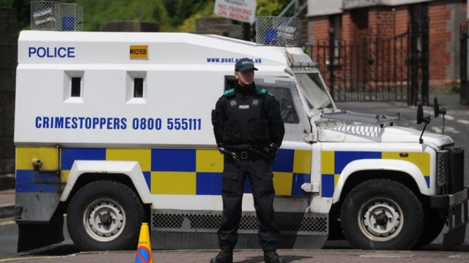 Бомба избухна край казарми в Белфаст | StandartNews.com