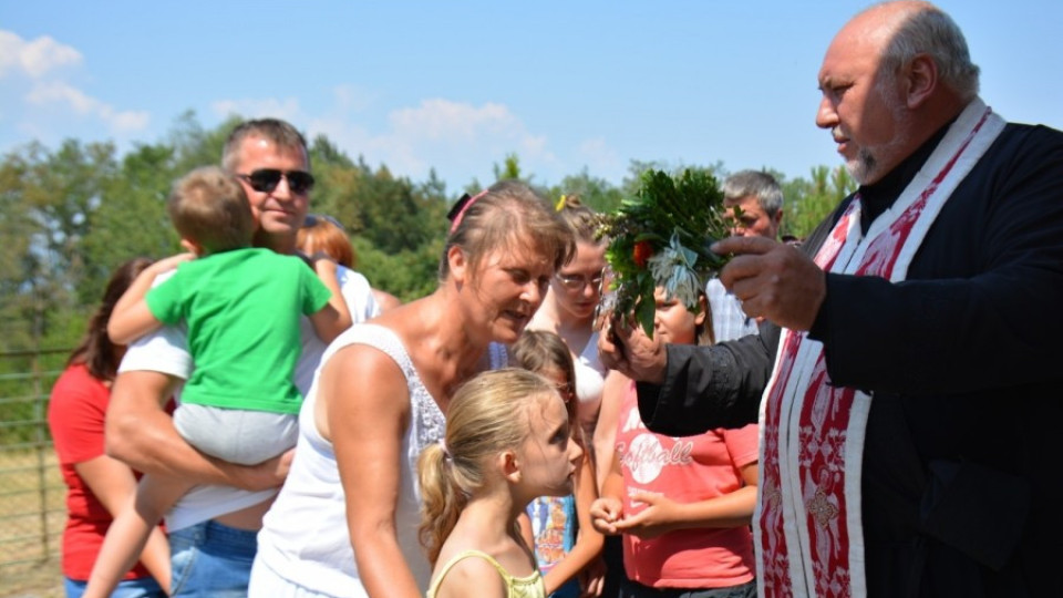 Три села в община Симитли празнуваха на Голяма Богородица | StandartNews.com