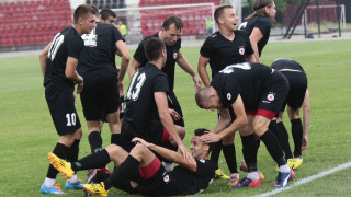 Снимка замени Демона на сватба