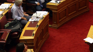 Орязват със 100 € минималната пенсия в Гърция