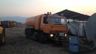 Карат вода с водоноски до три квартала в Кърджали 