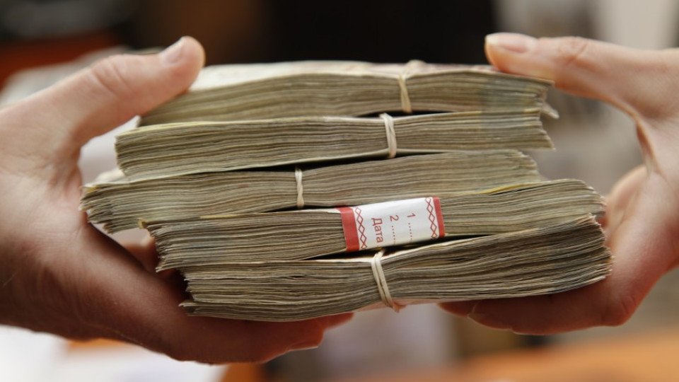 Разкриват парите на българи в 52 страни | StandartNews.com