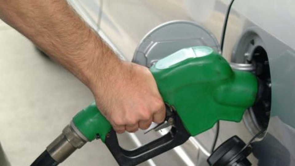 Сменят 11 000 бензоколонки в страната | StandartNews.com