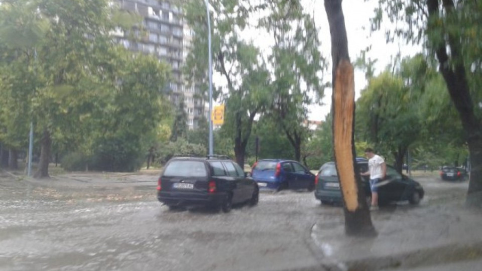 Силна буря премина през Пловдив | StandartNews.com