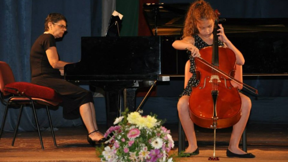 Класическа музика радва жители и гости на Разлог | StandartNews.com