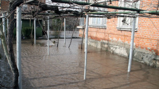 Пазарджик се бори с щетите от пороя в петък