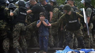 Хиляди мигранти нахлуха в Македония