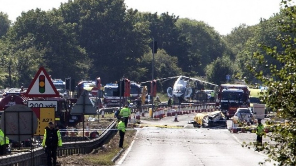 7 загинали след като самолет катастрофира на авиошоу в Англия | StandartNews.com