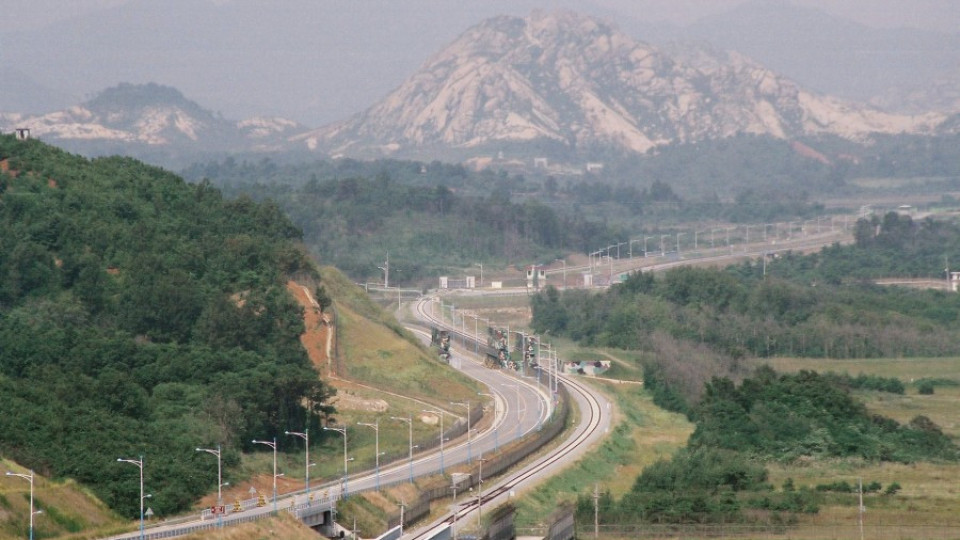 Пхенян удвои броя на оръжията си по границата с Южна Корея | StandartNews.com
