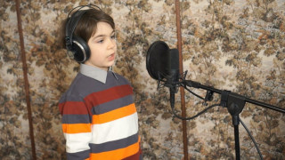 Осемгодишен US музикант става почетен трънчанин