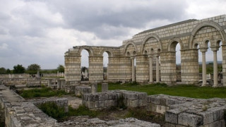 Проф. Калин Янакиев и Петко Колев в спор за Плиска