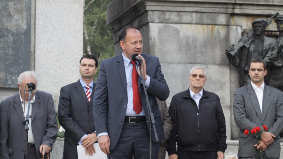 Миков сравни палежа на Партийния  дом с вандализма по паметниците | StandartNews.com