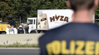 Над 70 тела открити в камиона в Австрия