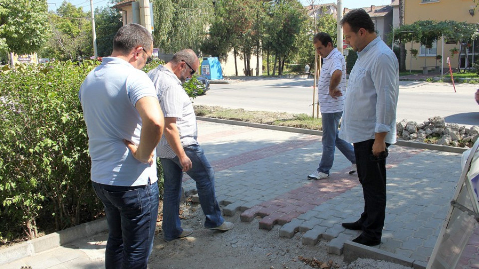 Панов проверява  тротоарите на Търново | StandartNews.com