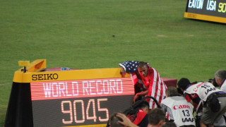 Аштън Итън постави нов световен рекорд в Пекин