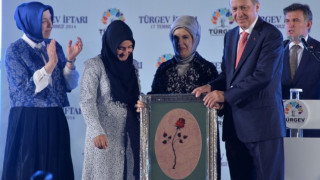Първа забрадена жена министър в Турция