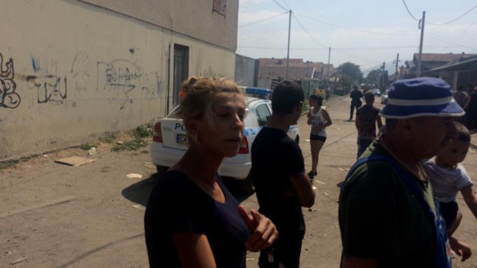 Ром нападна полицаи и им разкъса униформите в Орландовци | StandartNews.com