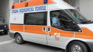 Кола се обърна на пътя край Монтана