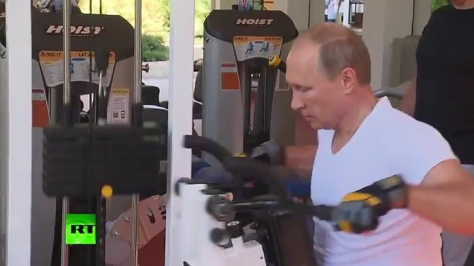 Путин помпа мускули с Медведев (ВИДЕО) | StandartNews.com