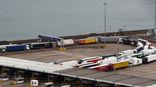Пристанището в Кале е отново блокирано от протестиращи френски моряци