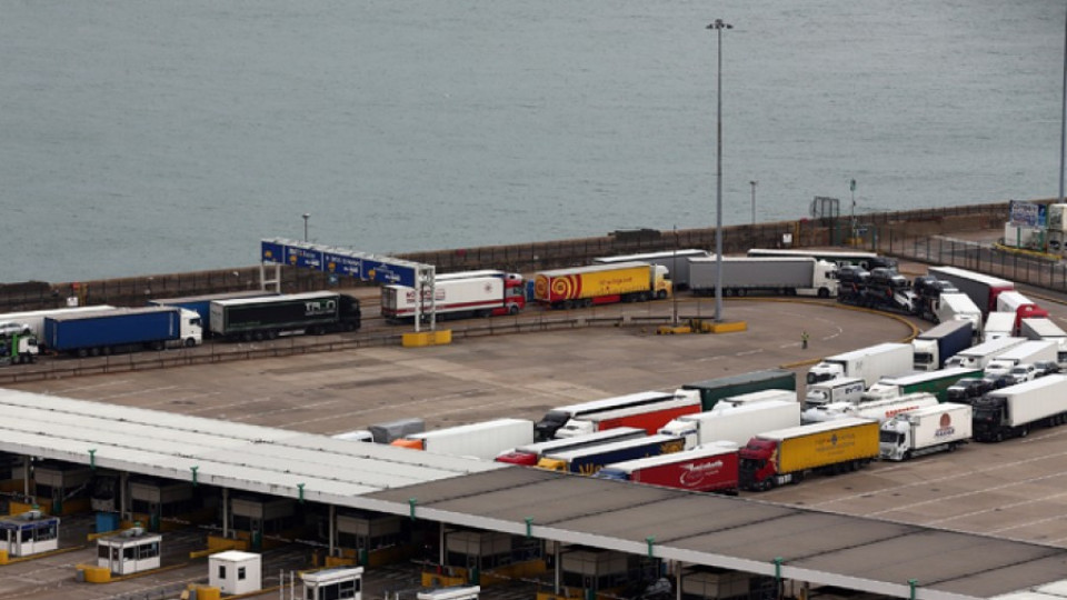 Пристанището в Кале е отново блокирано от протестиращи френски моряци | StandartNews.com