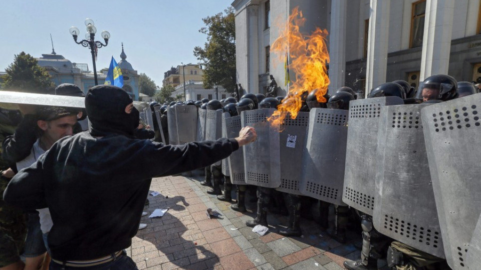 Кървав бой пред парламента в Киев (ОБЗОР) | StandartNews.com
