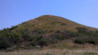 Учени в най-голямата тракийска могила у нас