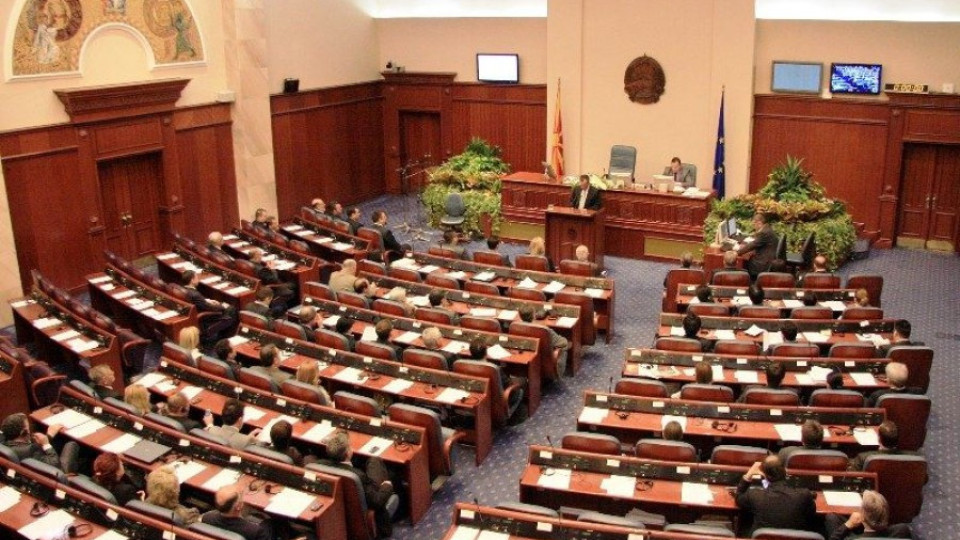 Опозицията в Македония пак в парламента | StandartNews.com