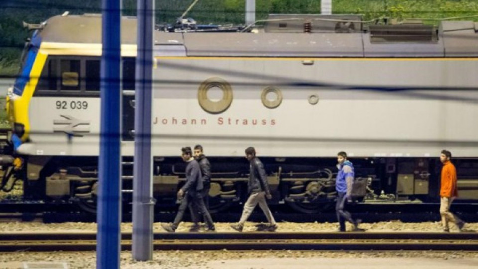 Спряха влаковете под Ламанша заради мигранти | StandartNews.com