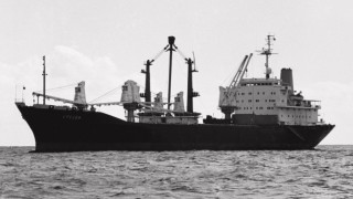 Заловиха кораб пълен с оръжия в Гърция