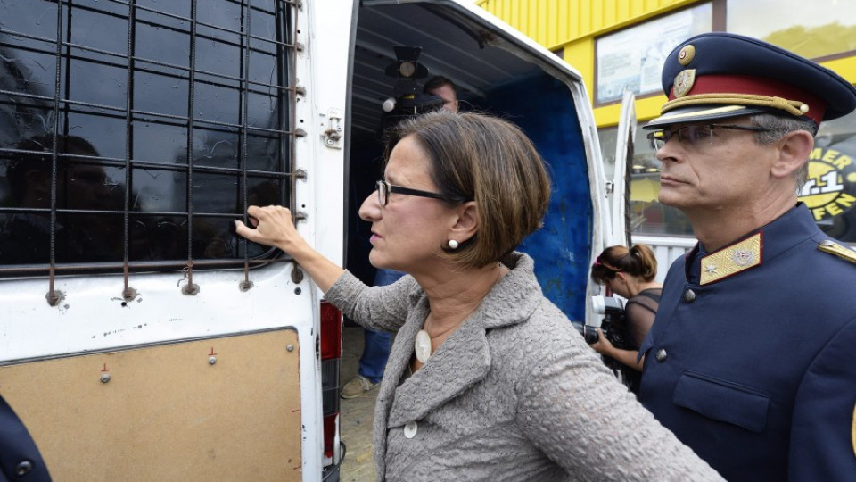 Румънски камион с 24 бежанци задържан в Австрия | StandartNews.com