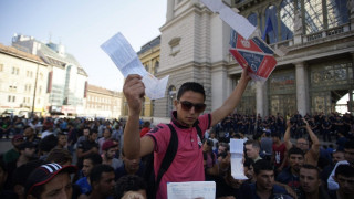 Втори ден на протести на мигранти пред гарата в Будапеща