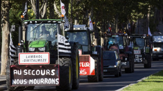 Трактори окупираха Париж