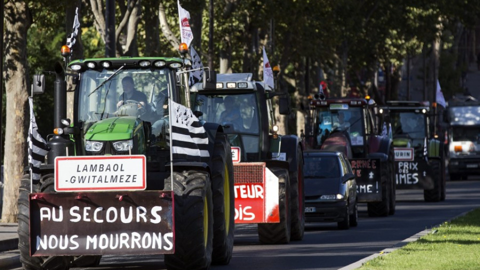 Трактори окупираха Париж | StandartNews.com