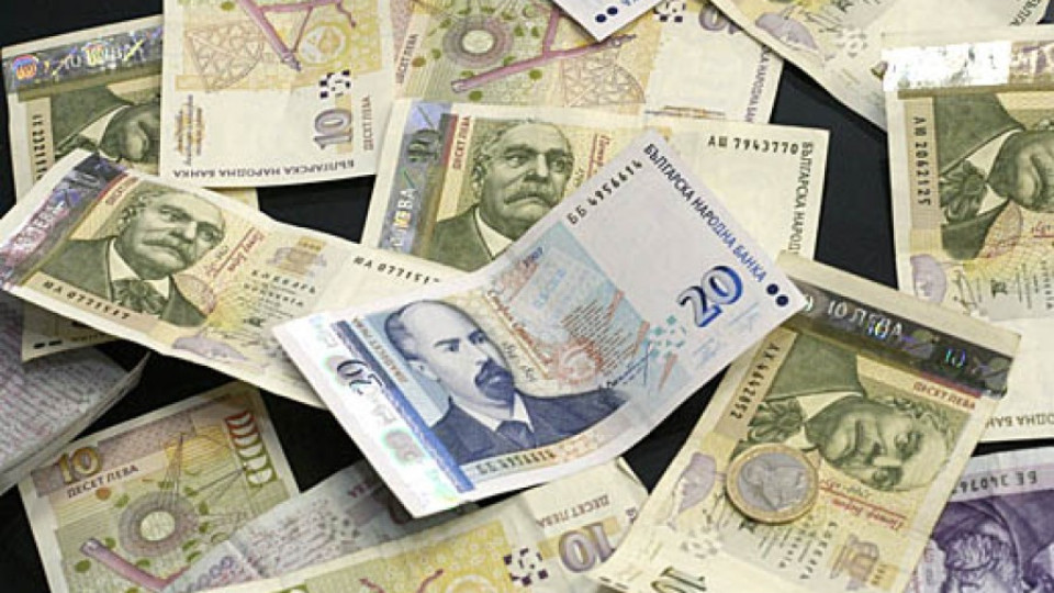 Бургаски данъчни събраха 4 млн лв. по телефона | StandartNews.com