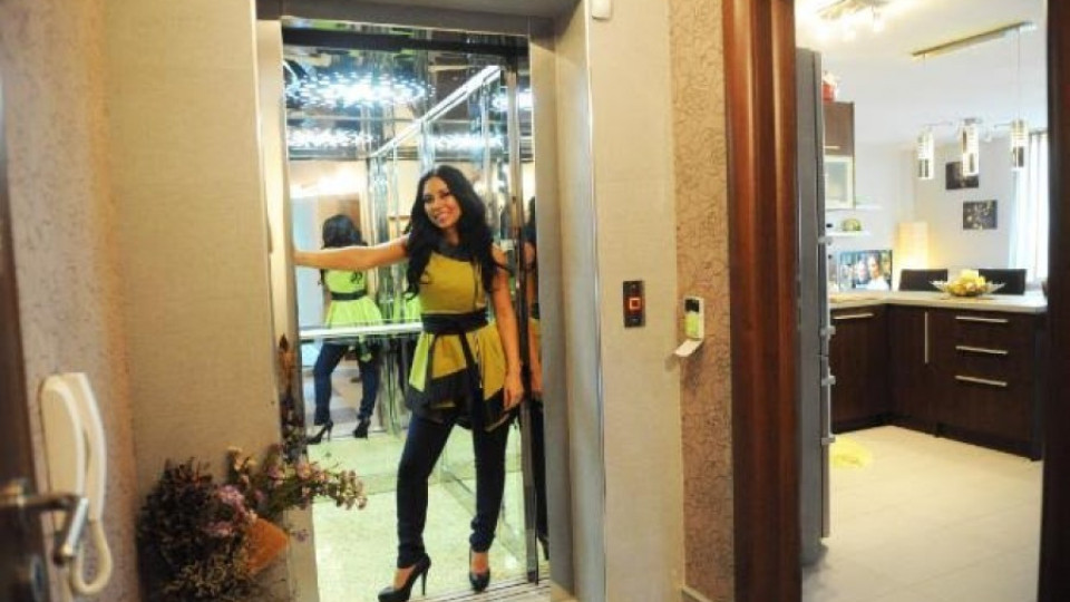 Теди Кацарова с асансьор вкъщи  | StandartNews.com