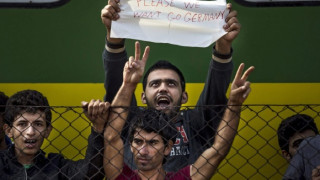 300 имигранти избягаха от приемателен център в Унгария