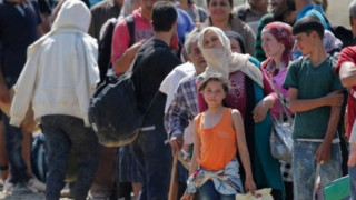 Чакат 5 000 бежанци в Сърбия тази нощ