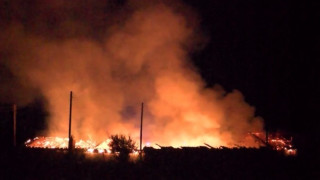 Дърводелски цех и ферма изгоряха в Шейново (ВИДЕО)