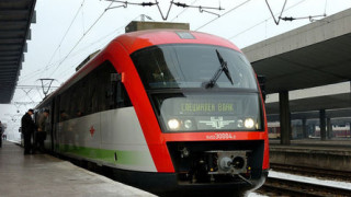 Румънци без пари свалени от влака за София