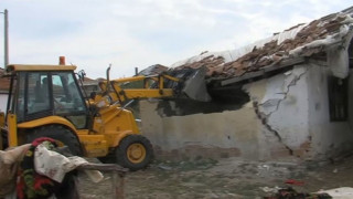 Полиция изведе кметицата на Гърмен, роми я кълнат