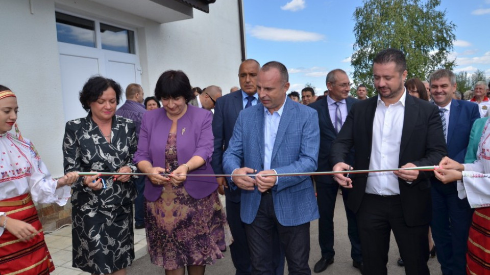 Бойко Борисов откри новото водохващане с пречиствателна станция на село Бързия | StandartNews.com