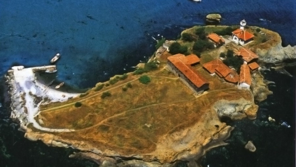 Сливата на остров "Св. Анастасия" разцъфна | StandartNews.com