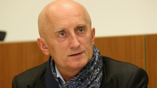 Депутат намаза от фалит на вратар