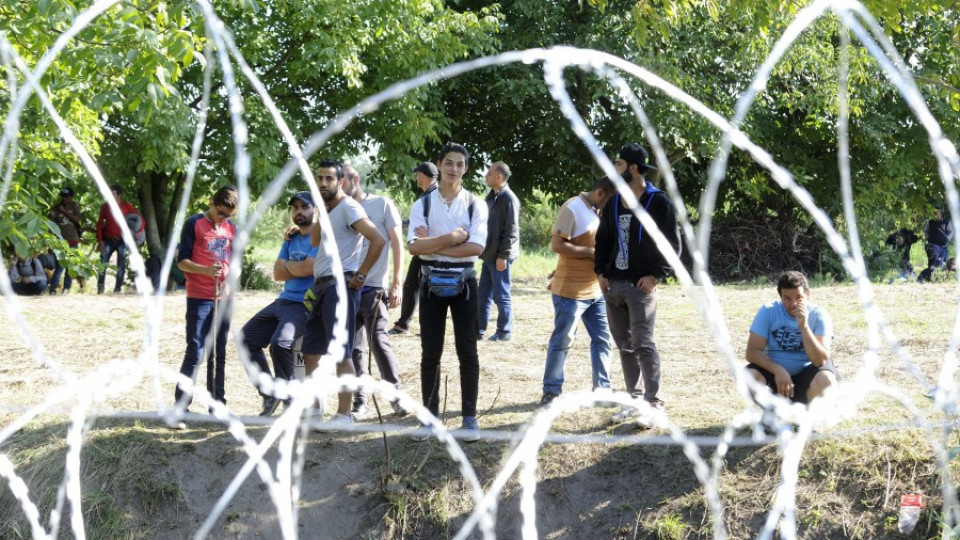 Унгарски епископ се противопостави на папата заради бежанците | StandartNews.com