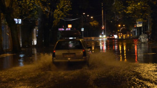 ВИДЕО: Тропически порой заля град Пловдив тази нощ