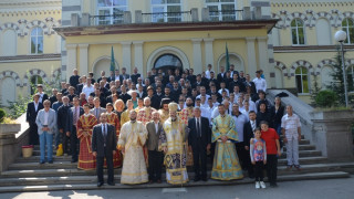 Деца от Молдова, Сърбия  и Албания в Семинарията