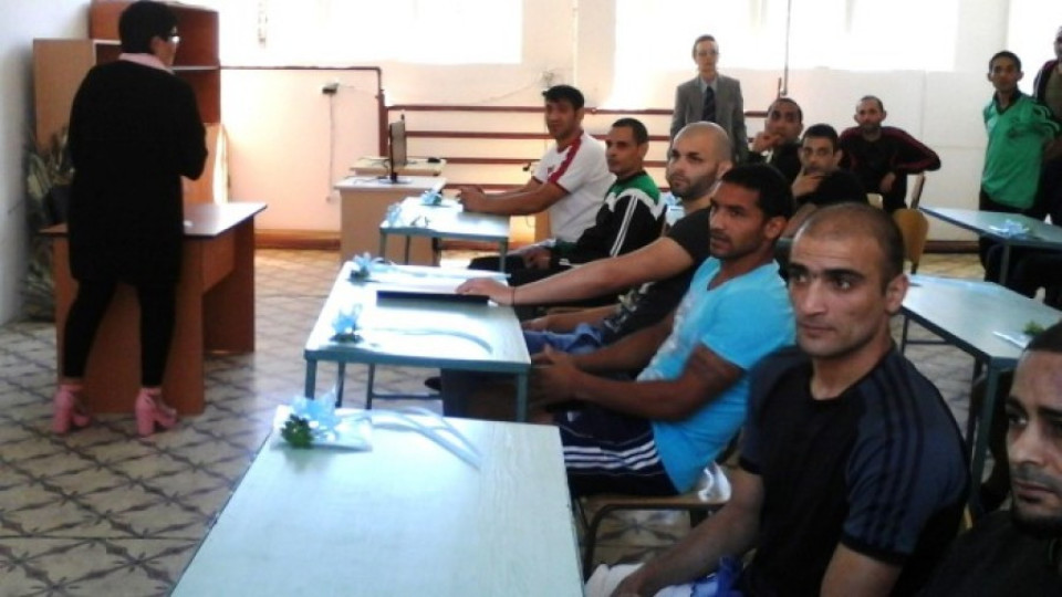 Затворниците във Варна също започнаха училище | StandartNews.com