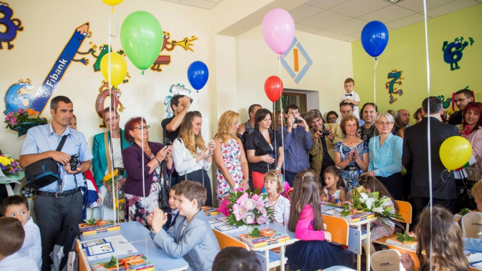 Fibank подари нова учебна стая на първокласниците в 119-о СОУ в София | StandartNews.com